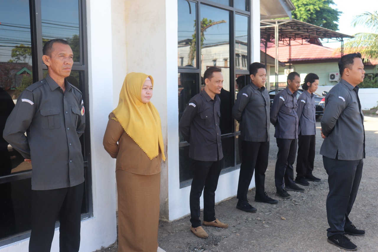 Komisioner Bawaslu Tabalong, H. Taberani mengajak kepada seluruh jajaran Sekretariat Bawaslu Kabupaten Tabalong dapat bekerjasama dan berkolaborasi dalam pengelolaan media sosial dan website Bawaslu Tabalong