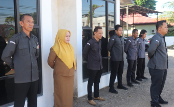 Komisioner Bawaslu Tabalong, H. Taberani mengajak kepada seluruh jajaran Sekretariat Bawaslu Kabupaten Tabalong dapat bekerjasama dan berkolaborasi dalam pengelolaan media sosial dan website Bawaslu Tabalong